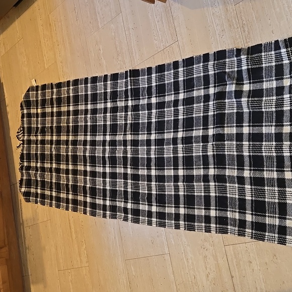 NWT Abercrombie & Fitch Black/White Fringed Oversized Blanket Scarf/Shawl - Picture 6 of 6